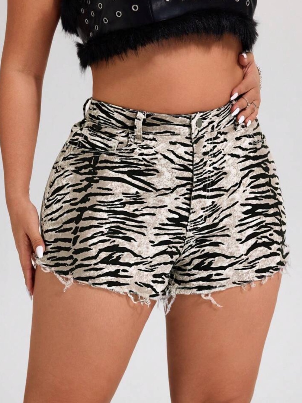 98% Cotton Plus Size Women's Fashion Tiger Stripe Washed Frayed Hem Denim Shorts
